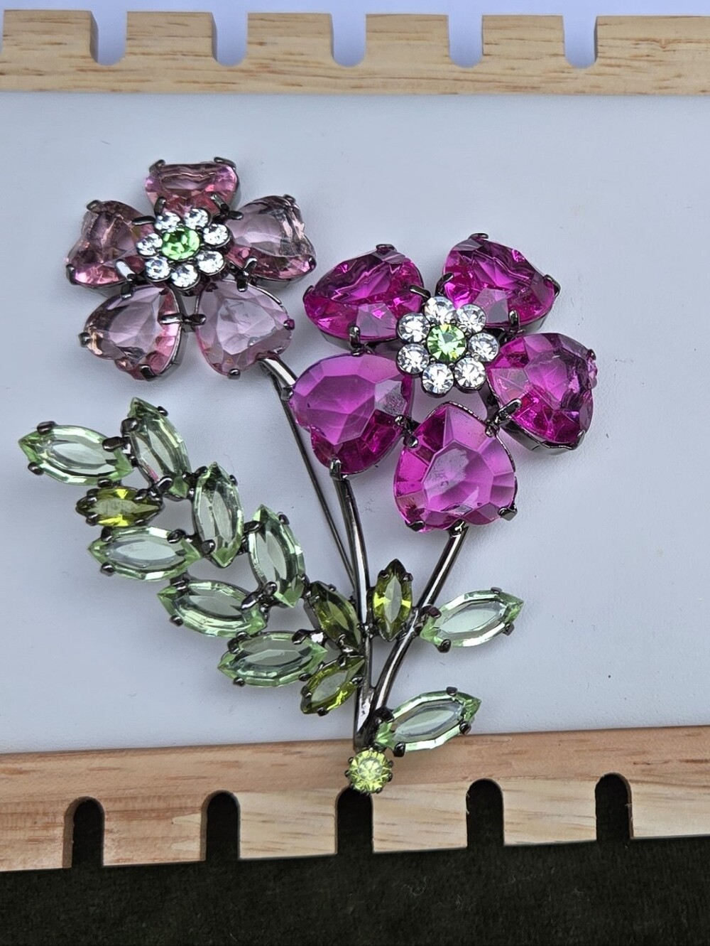 Avon Huge  Vintage  Pink and Purple Green Crystal Brooche - Picture 14 of 16